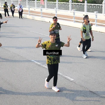 Runner Photo 6904002