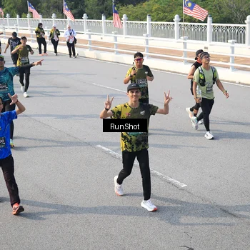 Runner Photo 6904003