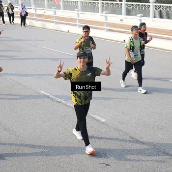 Runner Photo 6904004