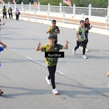 Runner Photo 6904009