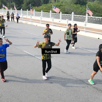 Runner Photo 6904013