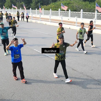 Runner Photo 6904016
