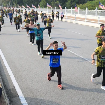 Runner Photo 6904017