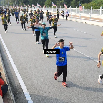 Runner Photo 6904036