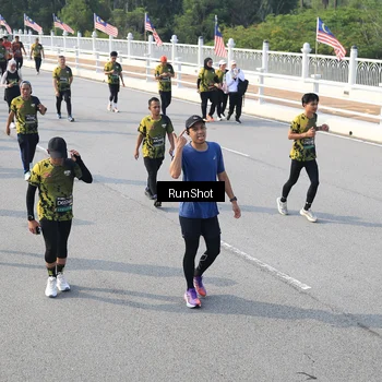 Runner Photo 6904165