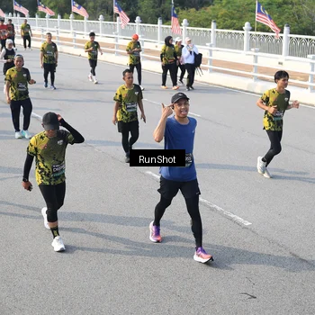 Runner Photo 6904170