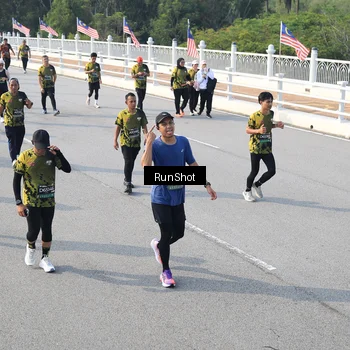 Runner Photo 6904180