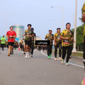 Runner Photo 6906140