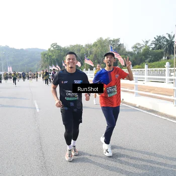 Runner Photo 6906240