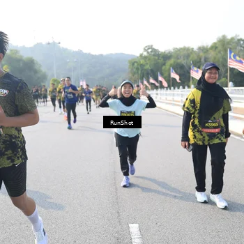 Runner Photo 6906399