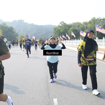 Runner Photo 6906400
