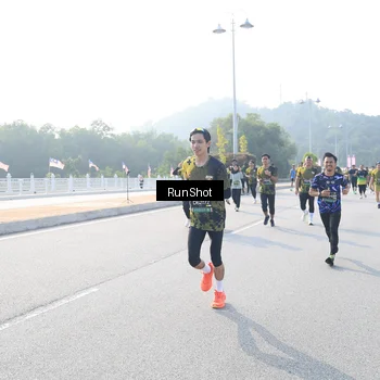 Runner Photo 6906475