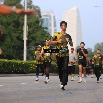Runner Photo 6906476