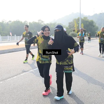 Runner Photo 6907017