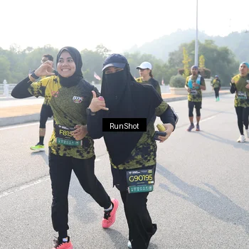 Runner Photo 6907022