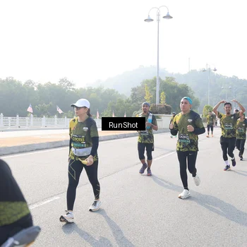Runner Photo 6907025