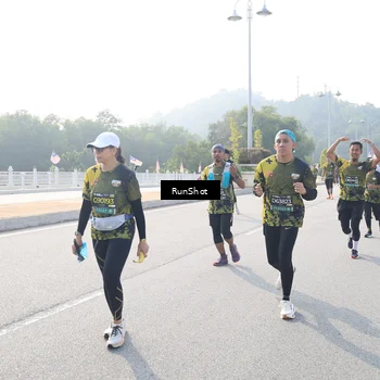 Runner Photo 6907037