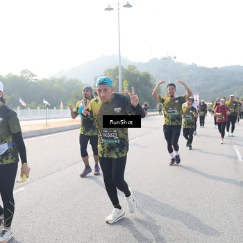 Runner Photo 6907039