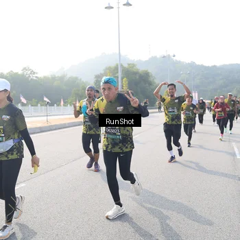Runner Photo 6907042