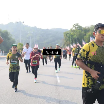 Runner Photo 6907057