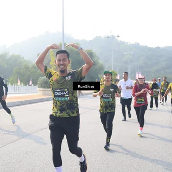 Runner Photo 6907073
