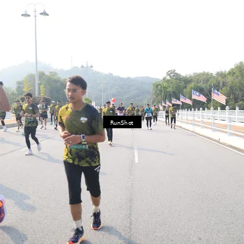 Runner Photo 6908473