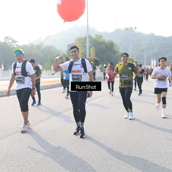 Runner Photo 6909191