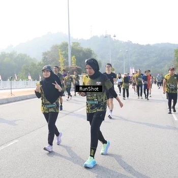 Runner Photo 6909773