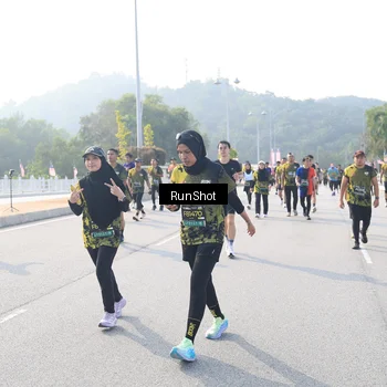 Runner Photo 6909792