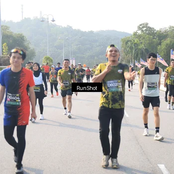 Runner Photo 6910024