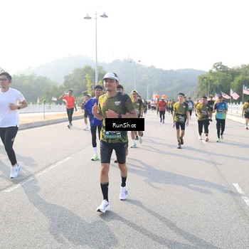 Runner Photo 6910360