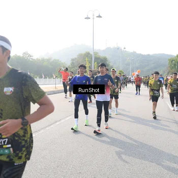 Runner Photo 6910384