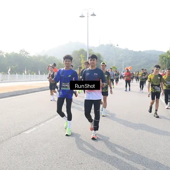 Runner Photo 6910410
