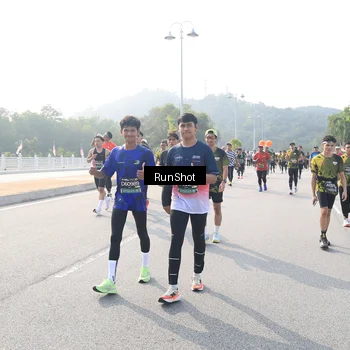 Runner Photo 6910415
