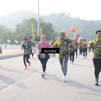 Runner Photo 6910611