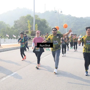 Runner Photo 6910613