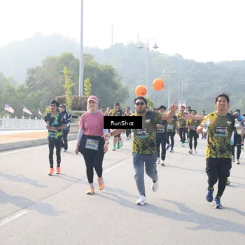 Runner Photo 6910616