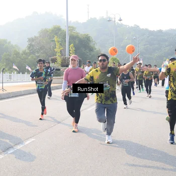 Runner Photo 6910624