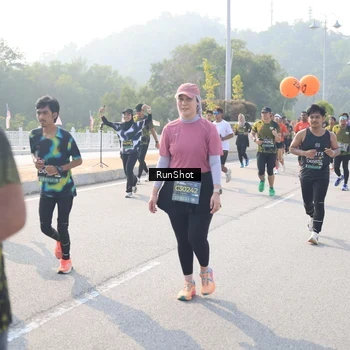Runner Photo 6910660