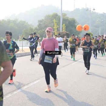 Runner Photo 6910663