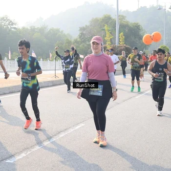 Runner Photo 6910664