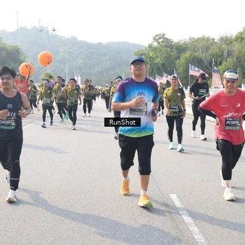 Runner Photo 6910695