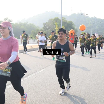 Runner Photo 6910705