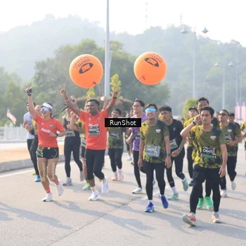 Runner Photo 6910756