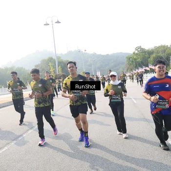 Runner Photo 6911036