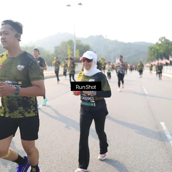 Runner Photo 6911038