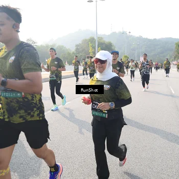 Runner Photo 6911048