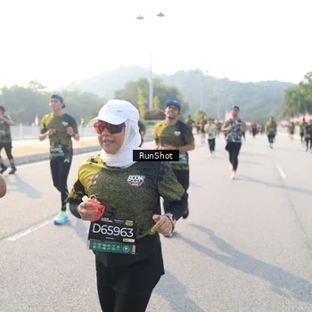 Runner Photo 6911063