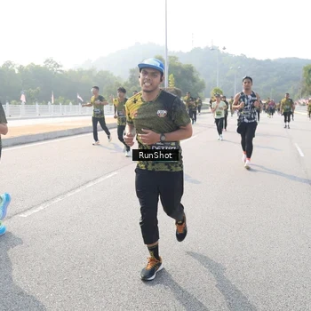 Runner Photo 6911075