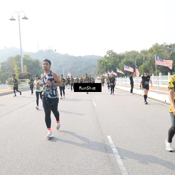 Runner Photo 6911122